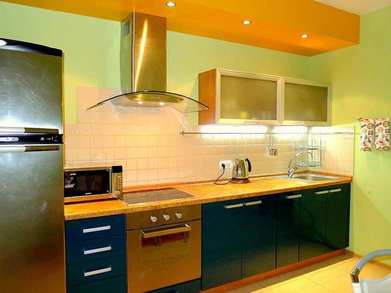 оливковый цвет в интерьере дизайнерской кухни 